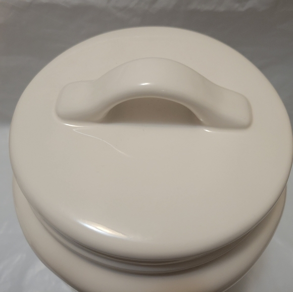 Rae Dunn PASTA Ceramic Container with Tan Base NWOT - Picture 4 of 5